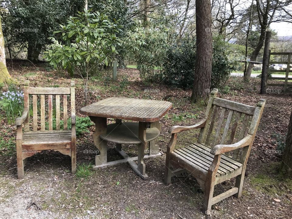 It’s time for those picnics again and what better spot than this delightful setting.