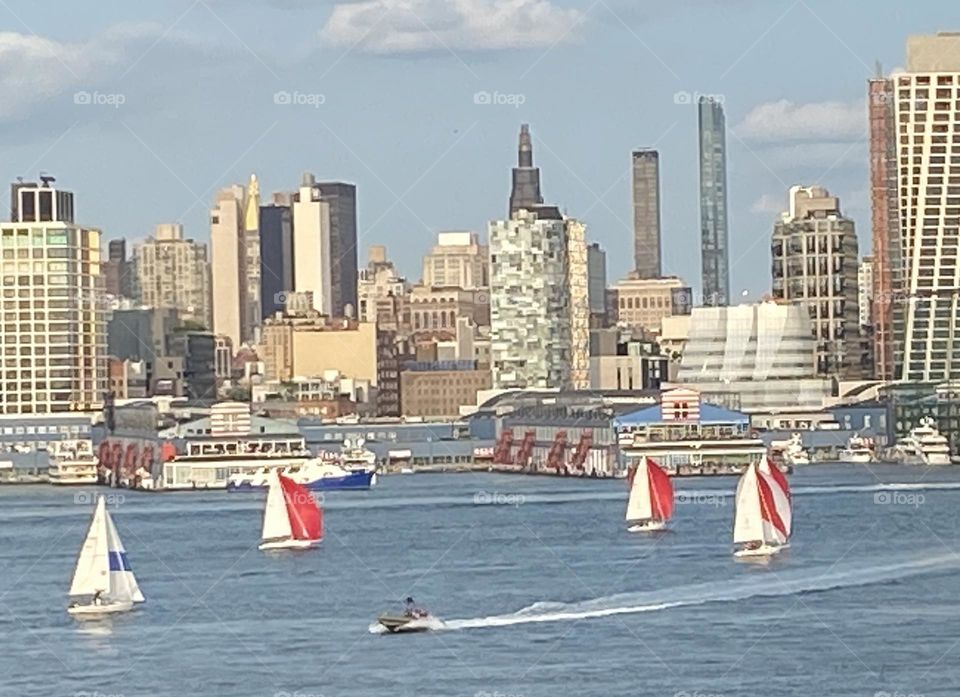 Manhattan Hudson River Sialboats