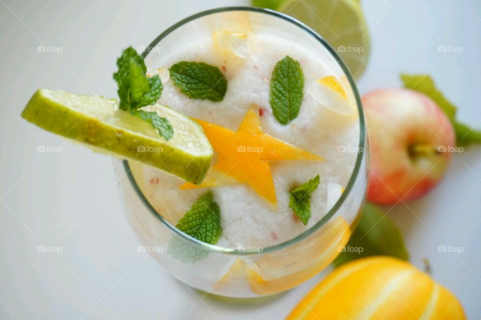 Fresh Fruit smoothie  -Oriental Melon smoothie with apple and lime