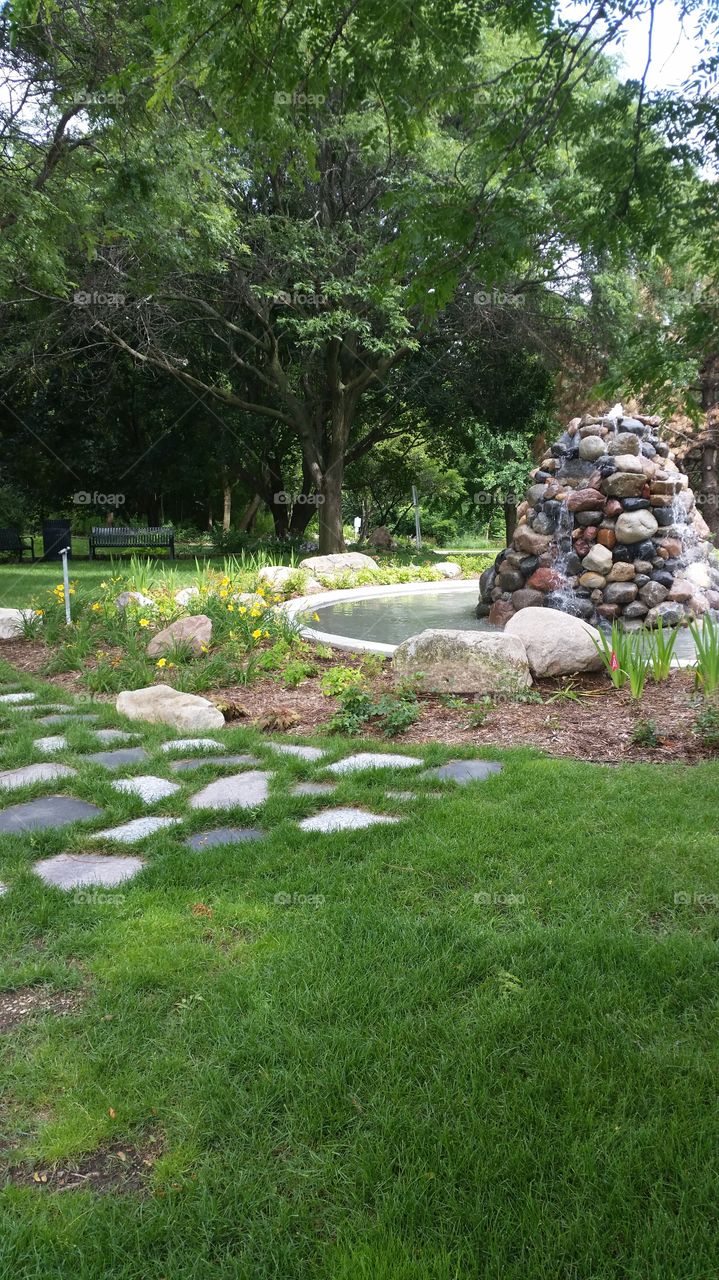 sioux garden with fountain