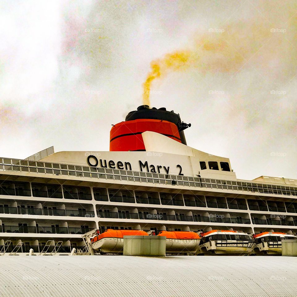 Queen Mary 2 - Cruise Ship