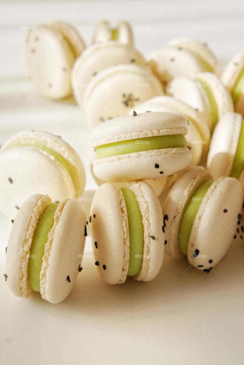 Kiwi macaroons 