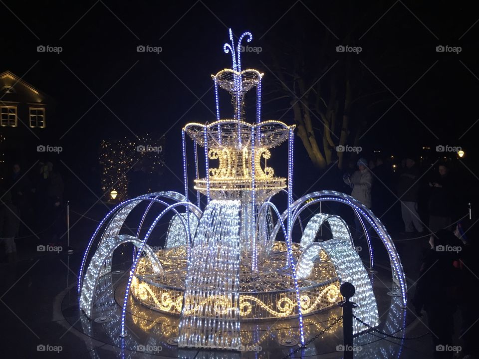  Fountain by night 