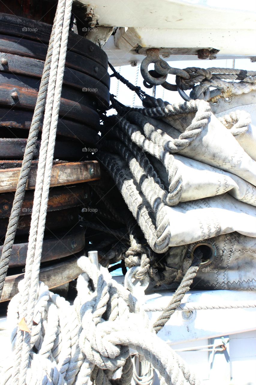 It's all in the details - sail and ropes