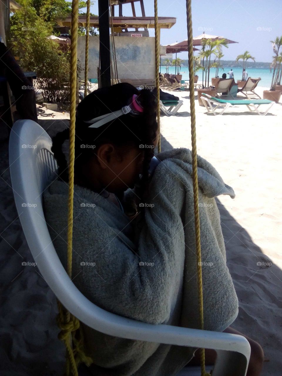 I am enjoying the swing but I just come out of the sea water and I am very cool can you see.