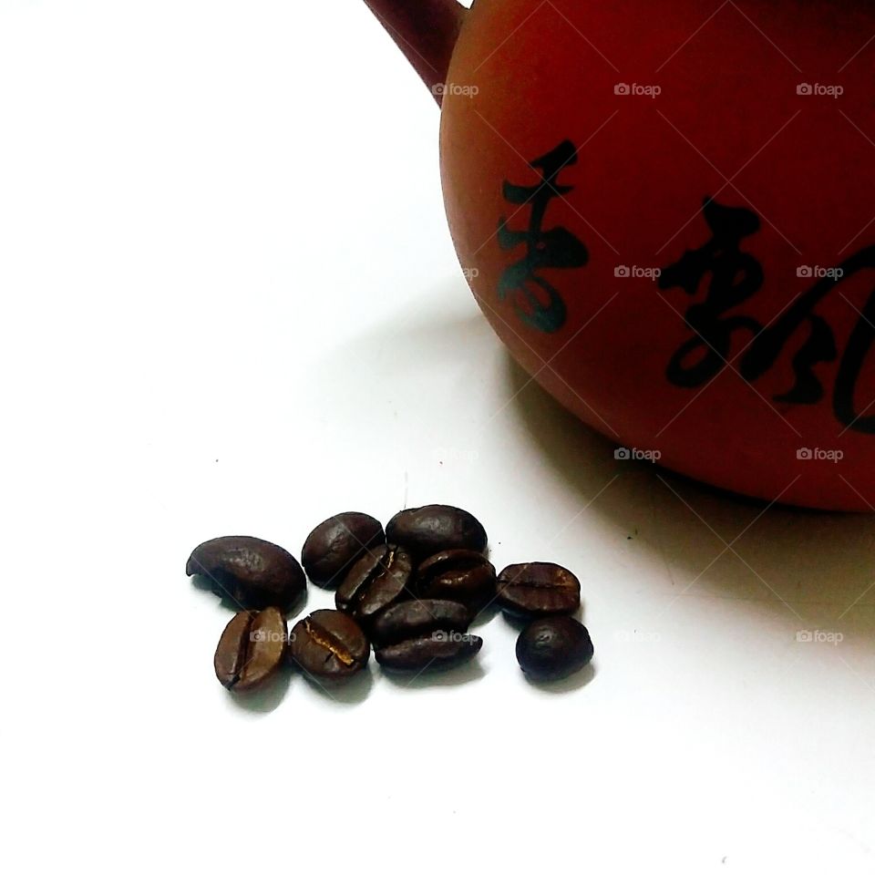 COFFEE BEAN AND POT