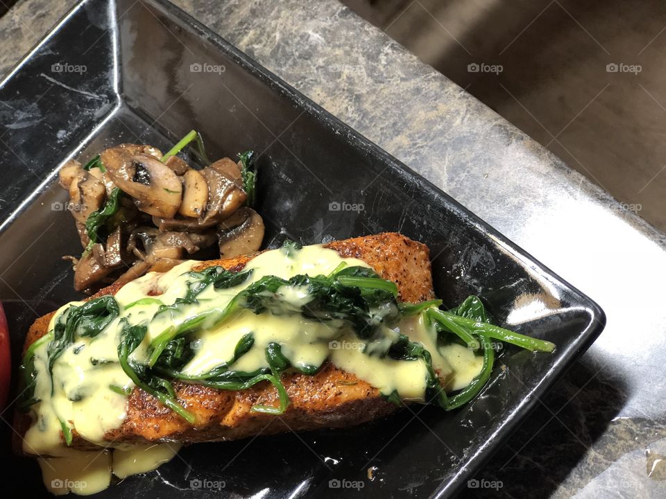 Salmon dish with spinach and mushrooms 