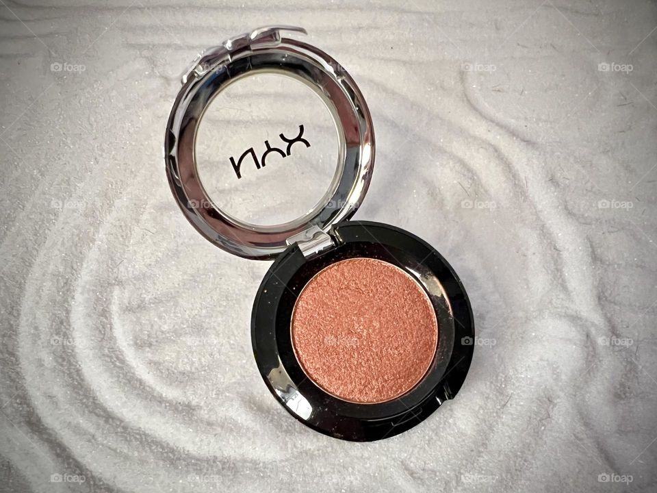 A pretty shimmery copper eyeshadow by NYX