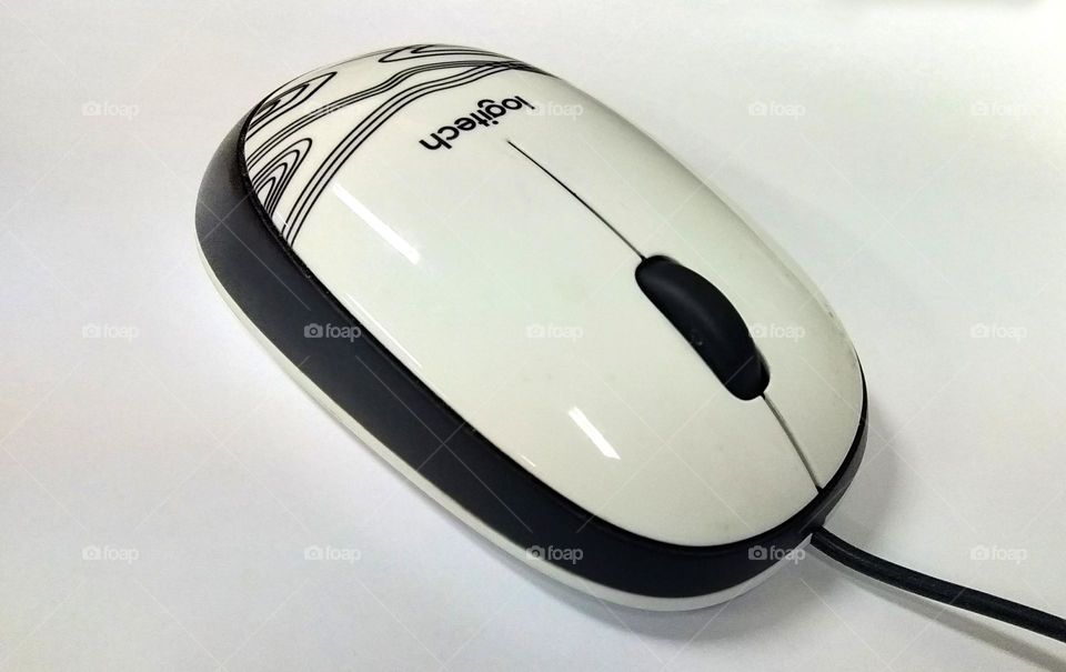 Photo of a mouse with a white background, the mouse is one of the computer hardware to provide input or commands to the cpu