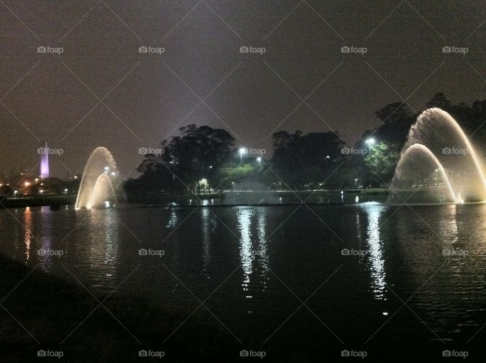 Lagoa do parque Ibiraquera- noite- cidade de São paulo- Brasil 