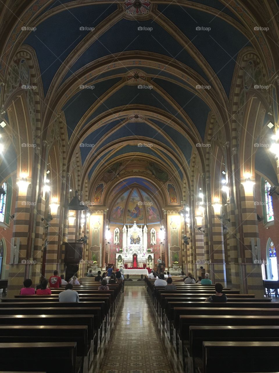 #PAZ - 
Aquele momento durante o dia em que você “para tudo” e vem rezar.
Missa das 12h na Catedral Nossa Senhora do Desterro - aqui na Matriz, um pedacinho do Céu!
⛪️ 
#FOTOGRAFIAéNOSSOhobby
#religião #catolicismo #fé 