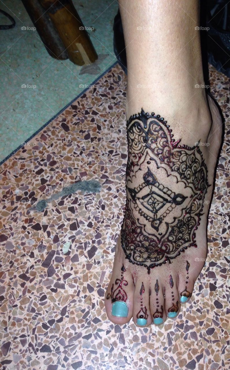 Henna on foot