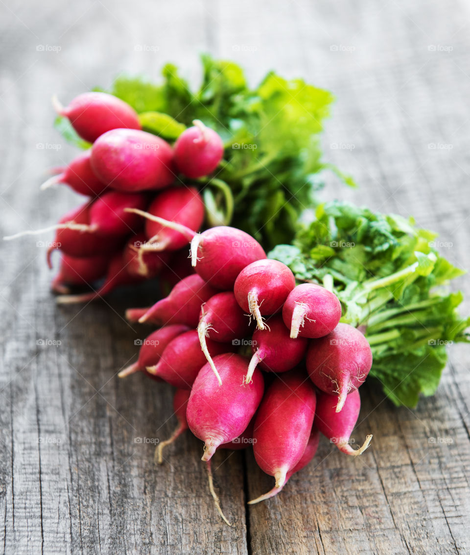 Fresh radishes 