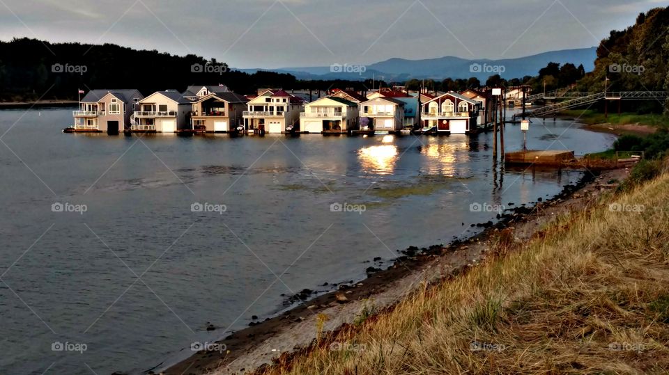 Houseboats on the Columbia River
