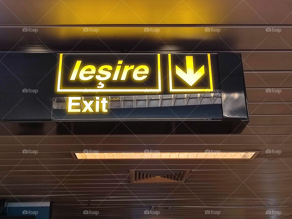 Ieșire Exit sign.