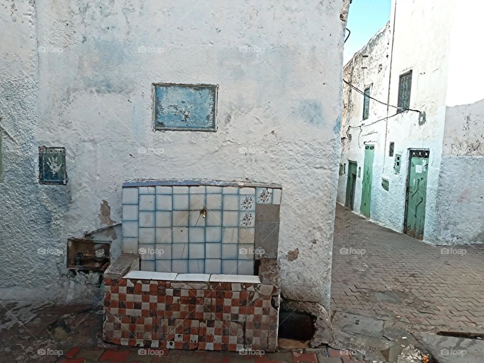 Watering the résidents of the neighborhood