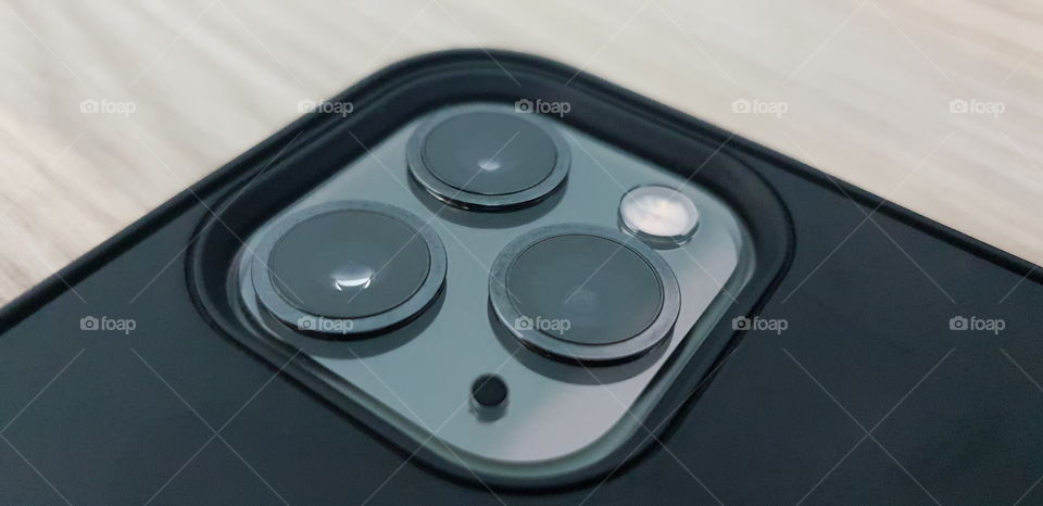 iphone 11 pro triple camera
