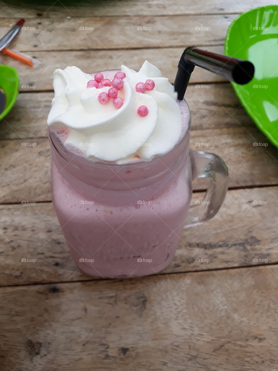 strawberry ice cream shake