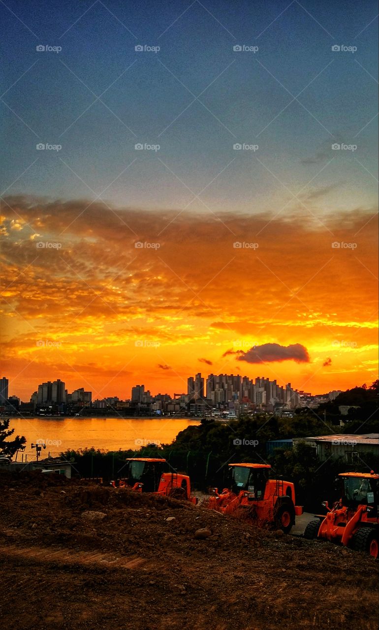 trying to stay focused ...amazing Sunset