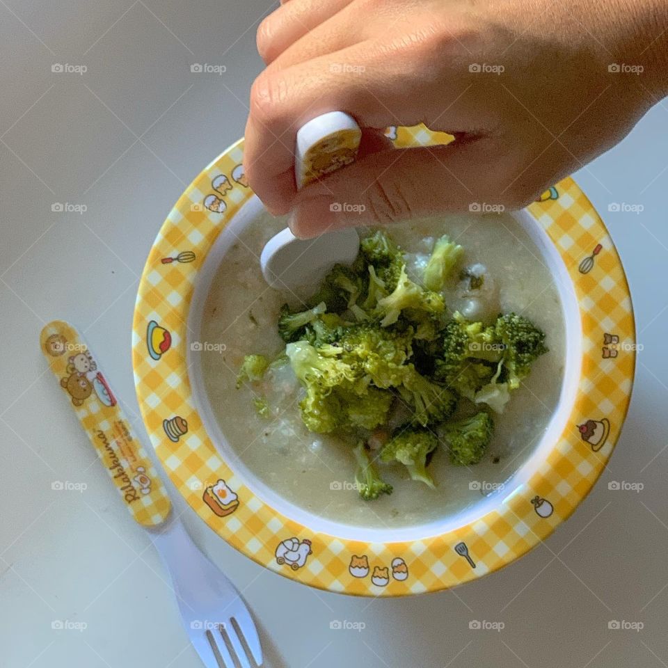 Diy collagen porridge with broccoli for children 