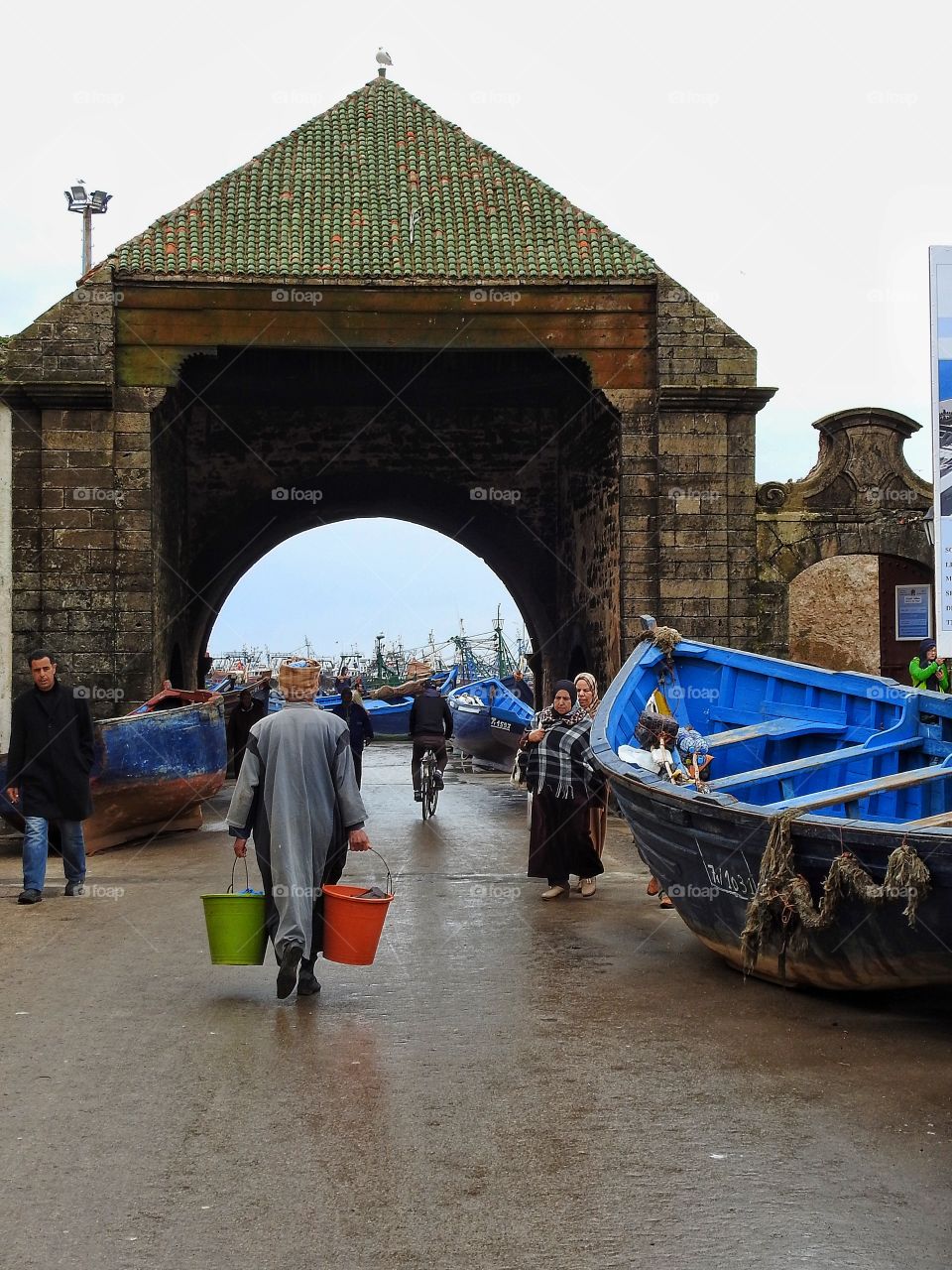 Harbour gate