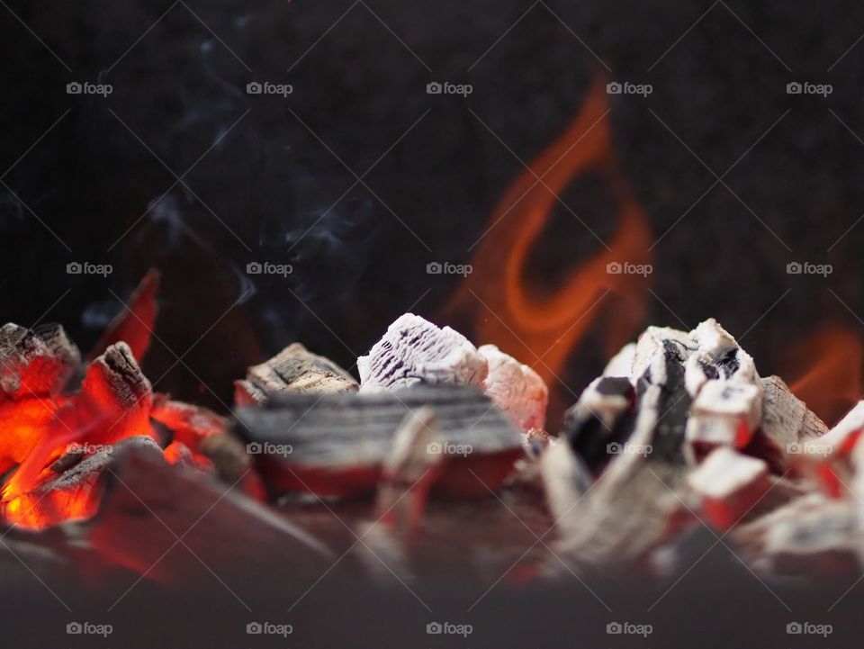 Огонь, угли, камин, мангал, гриль