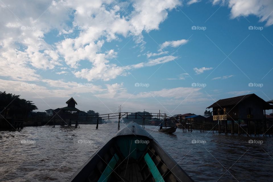 Toura by boat