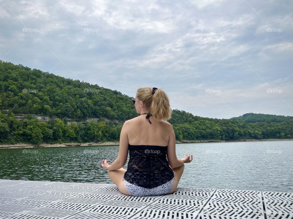 Enjoying the peacefulness & beauty of Lake Cumberland