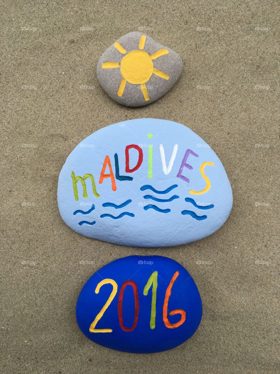 Maldives 2016, souvenir on colored stones 