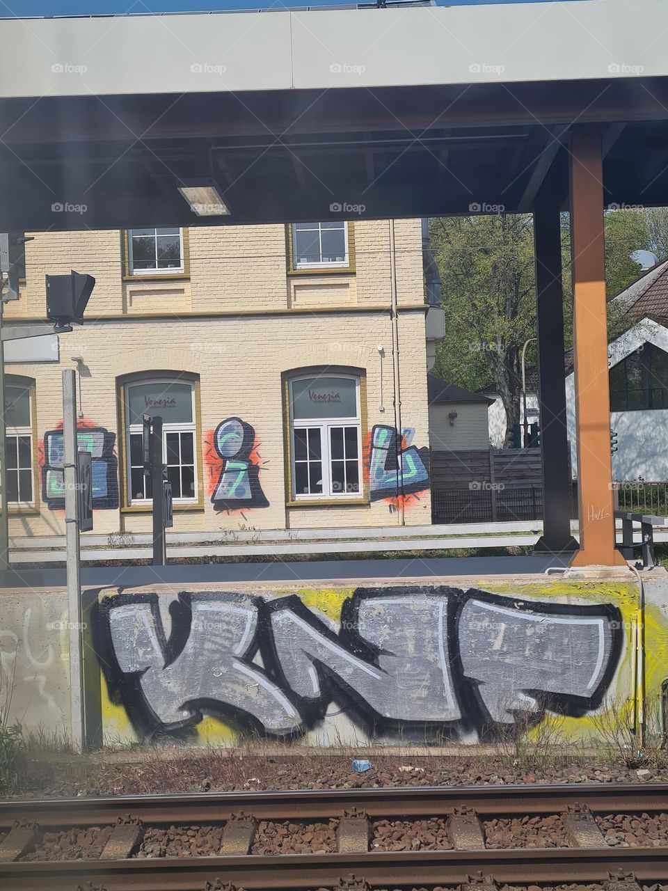 A graffiti that I saw today so I thought why not take a foto!