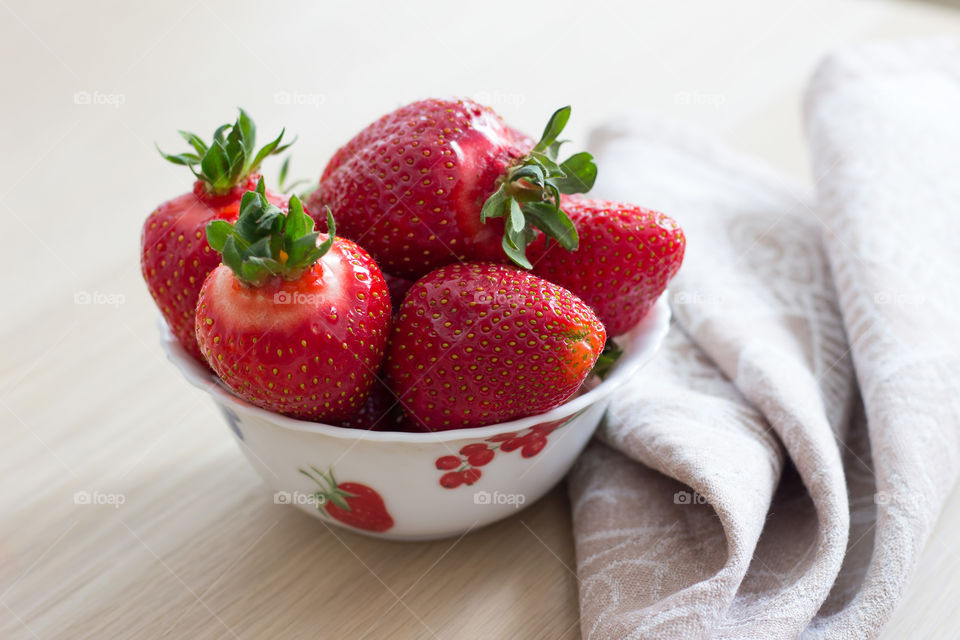 Strawberries in the bowl