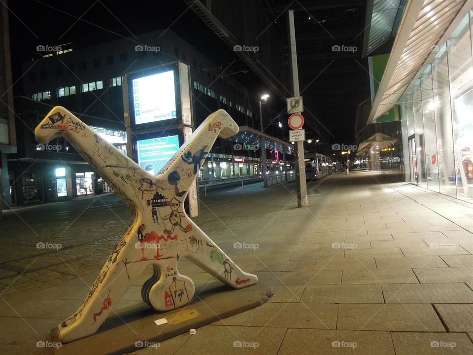 Mann steht Kopf in Chemnitz