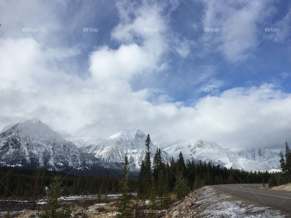 The road to Jasper is never a lonely one because of the picturesque mountain views along Icefields Parkway.