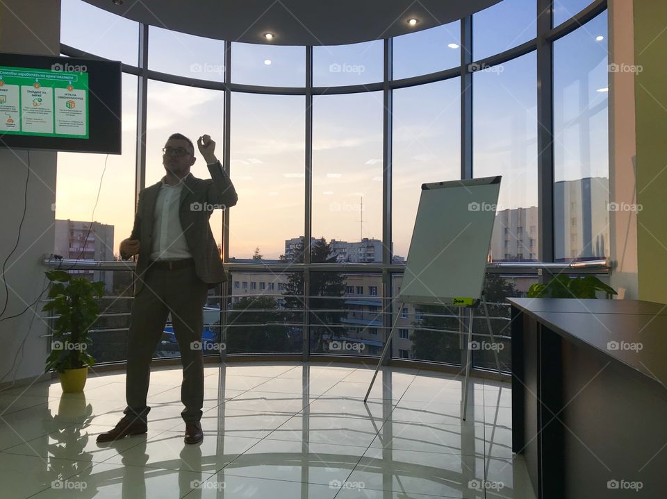 Lector in the office 