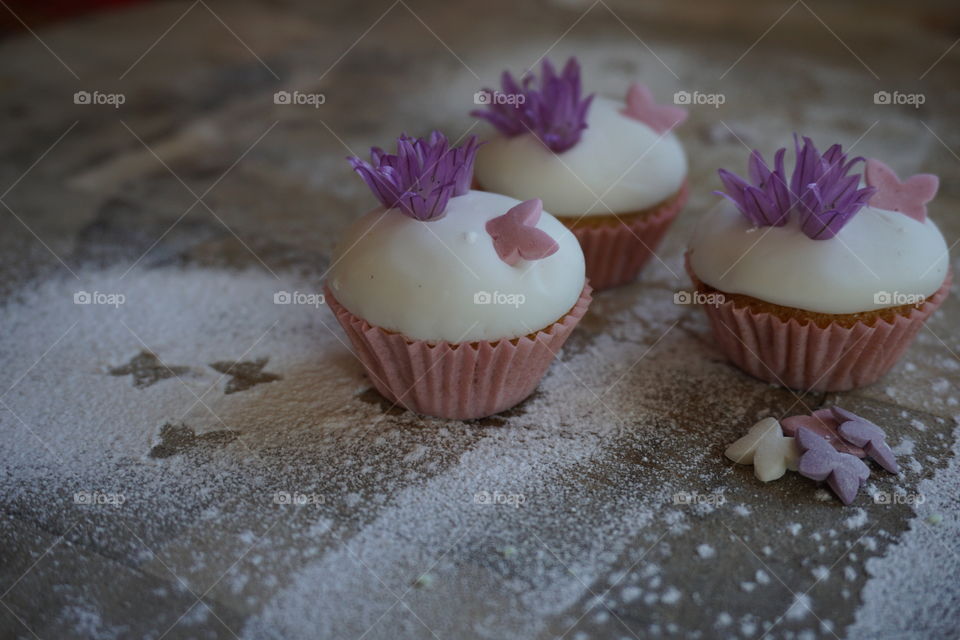 Decorating Cupcakes