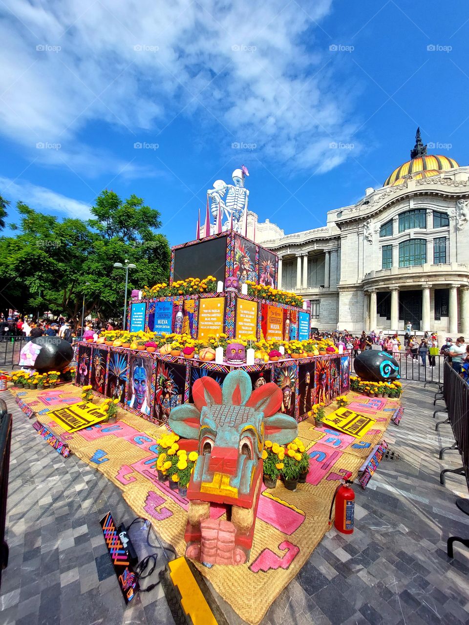 Ofrenda Monumental de día de muertos en la Ciudad de México.