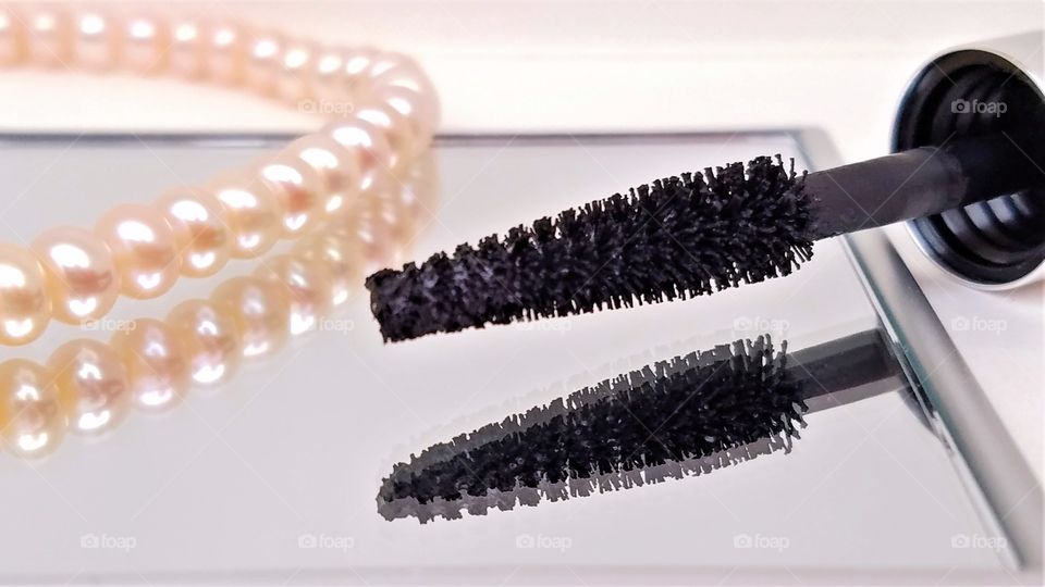 Eye mascara brush and pearls