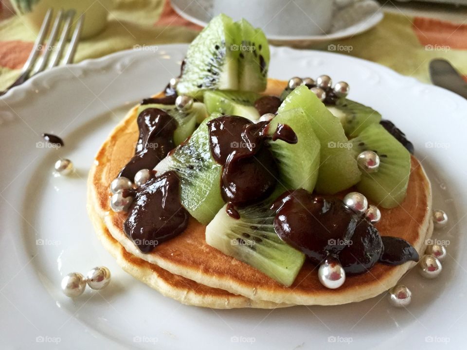 Kiwi Pancake with Chocolate