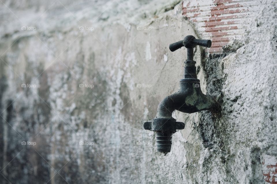 Old outdoor faucet 