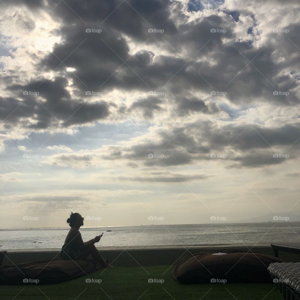 Silhouettes by the sea 