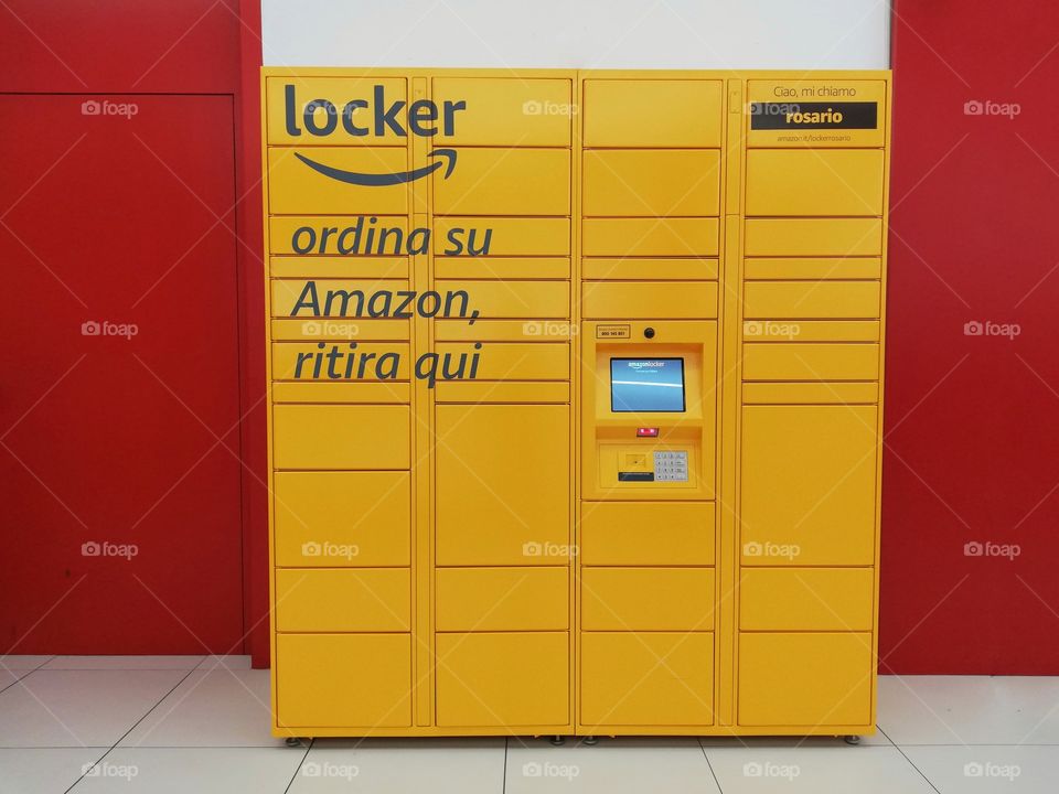 Amazon station for parcel collection