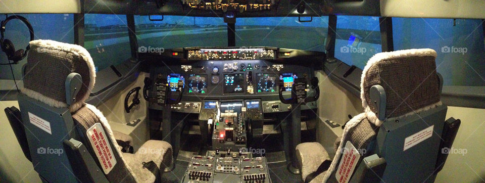 B737 cockpit panorama