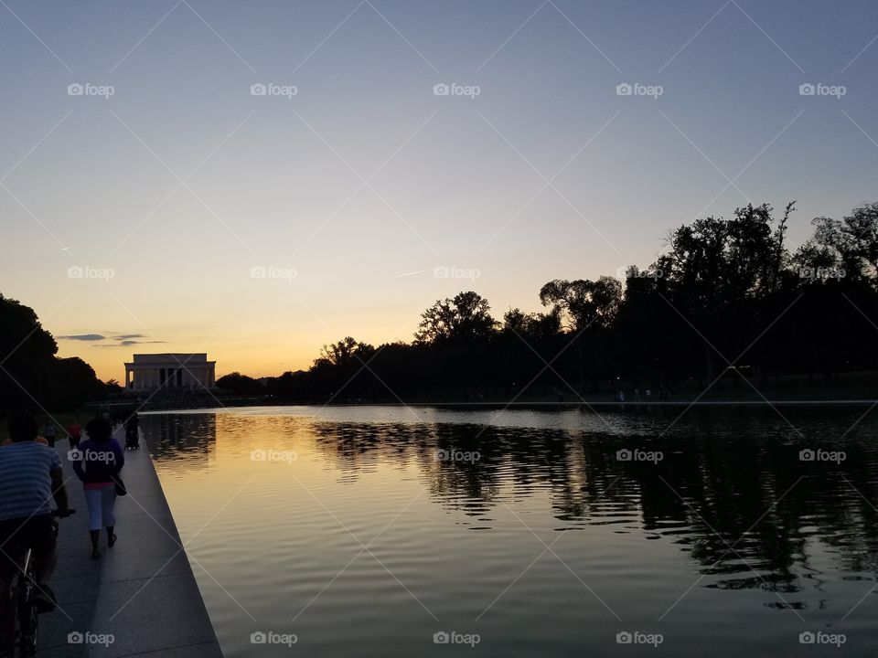 the reflecting pool and the Lincoln memorial as the sun fades