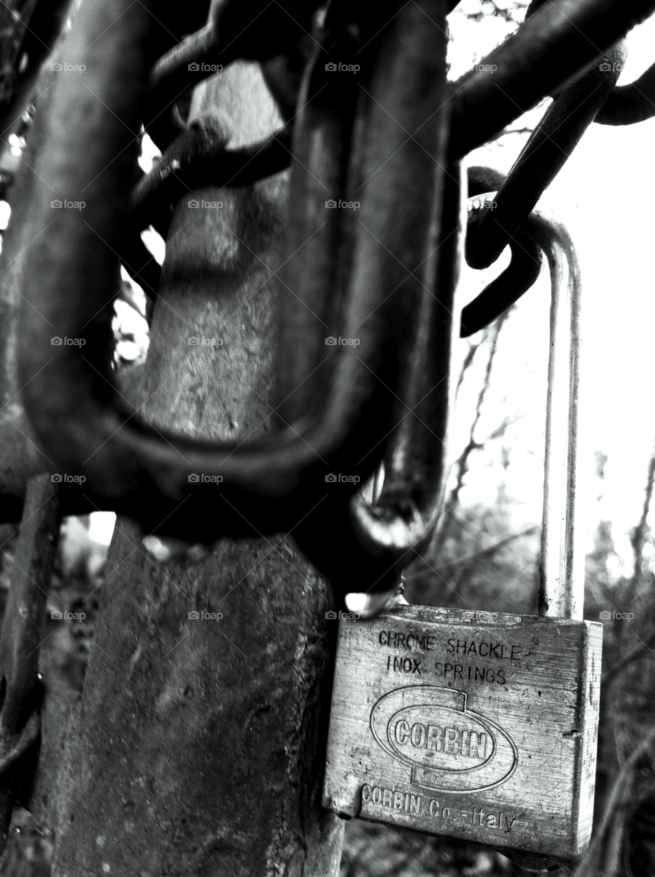 iron padlock rust chain by judgefunkymunky