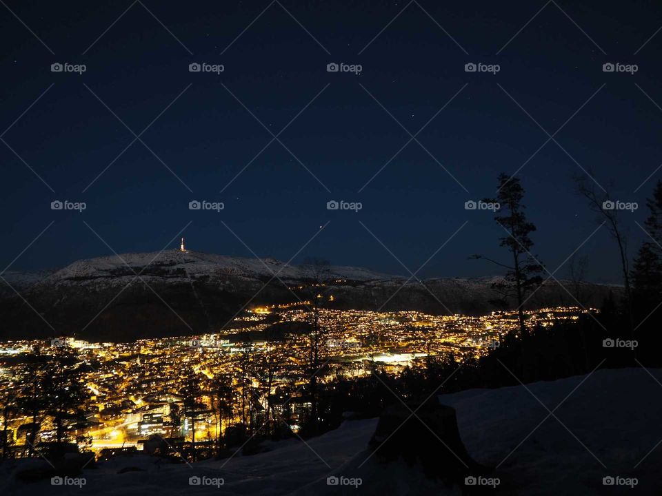 Bergen by night