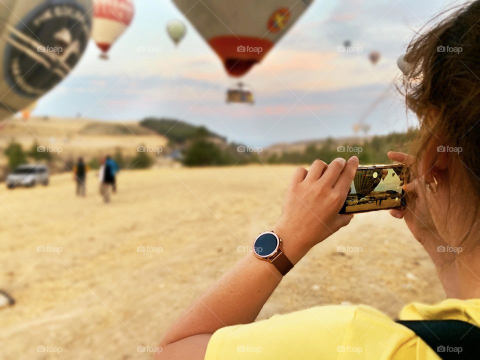 Taking photo of hot air balloons 