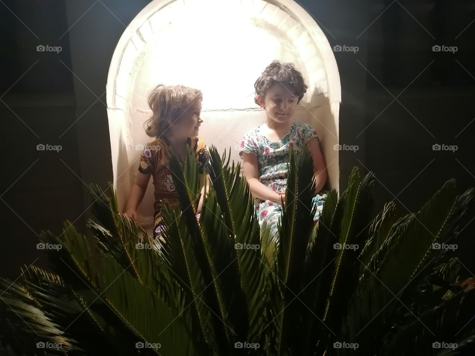 View of trees, children and lights منظر اشجار واطفال واضواء