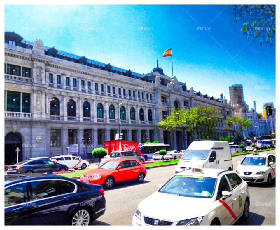 traffic under the palace