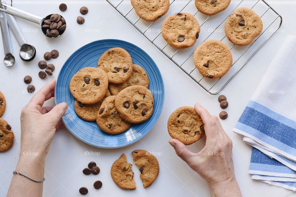 Baking cookies 