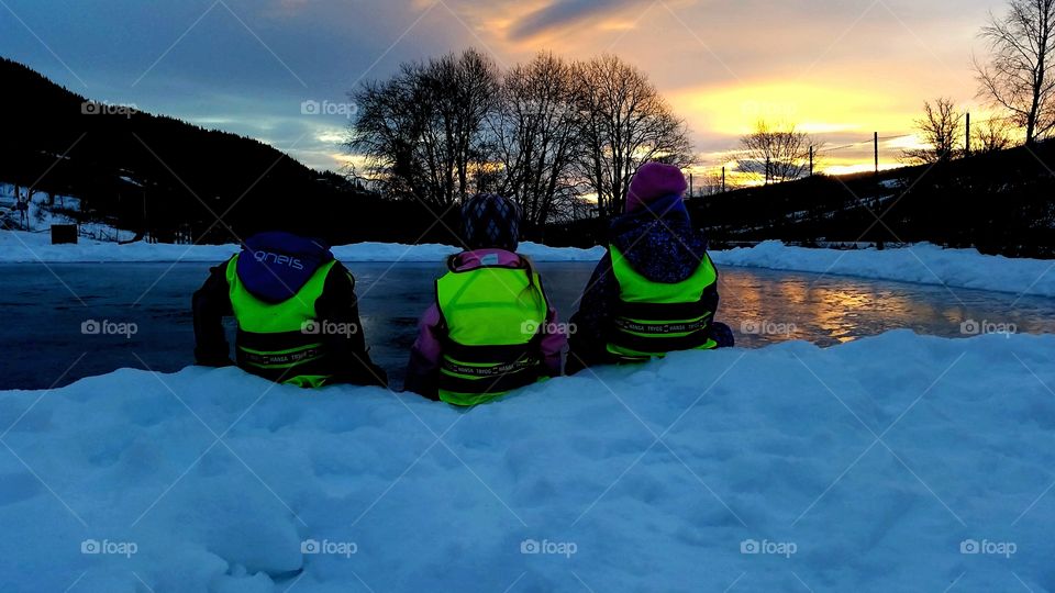 Preschool children see the sunrise!